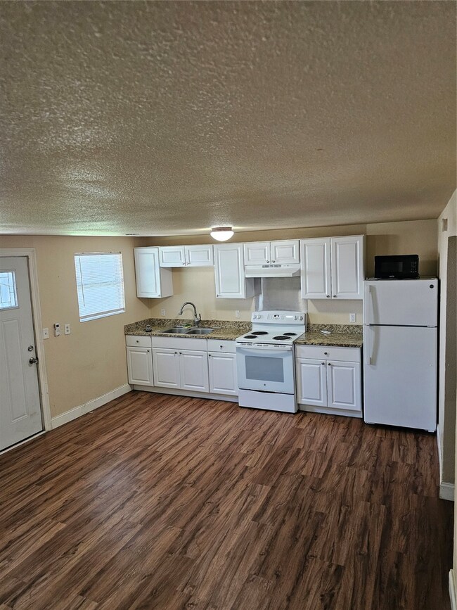 3128 Tilfer St unit B, Houston, TX 77087 - photo 3