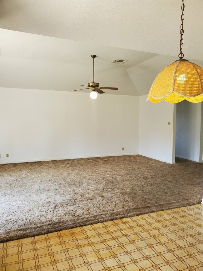 2602 La Mesa St, Bay City, TX 77414 - photo 5