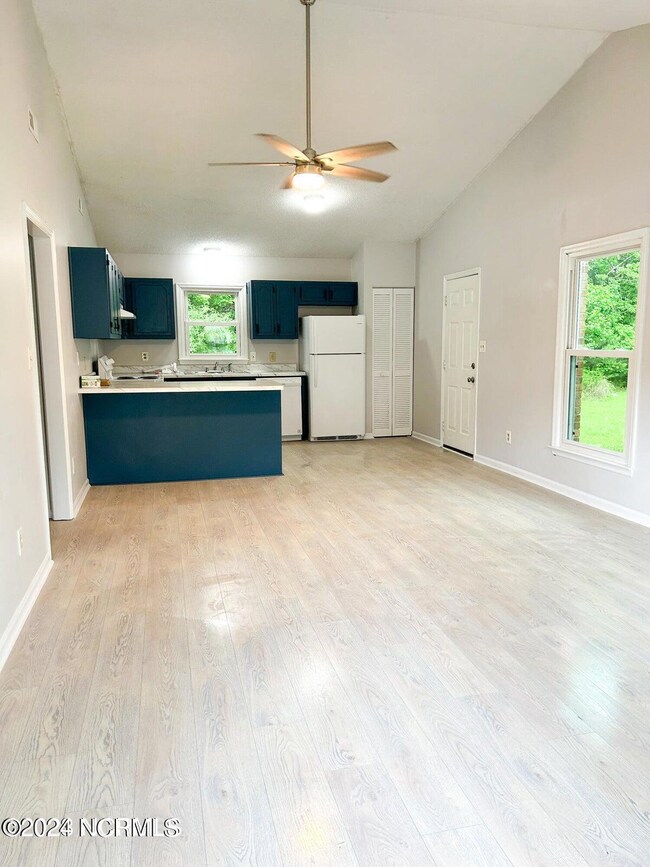 135 Windsor Ct, Jacksonville, NC 28546 - photo 4