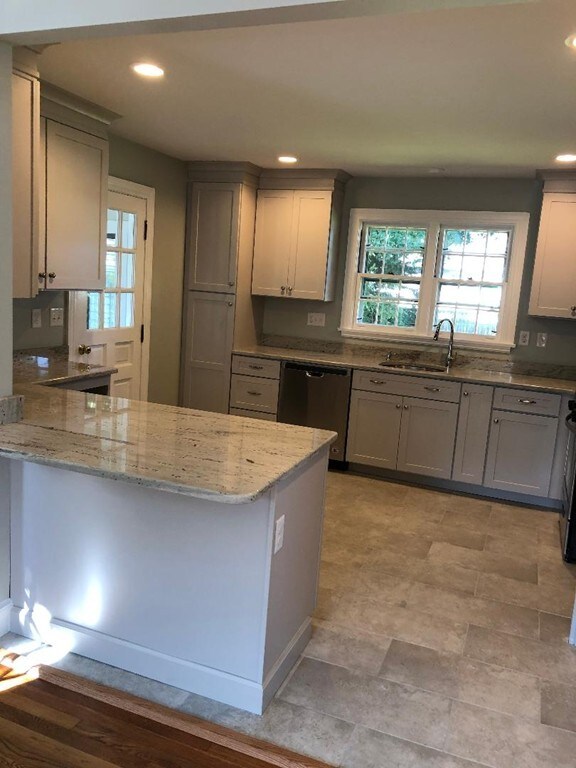 21 Dustin St, Peabody, MA 01960 - photo 4