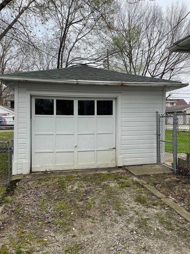 1165 Henry St, Huntington, IN 46750 - photo 5