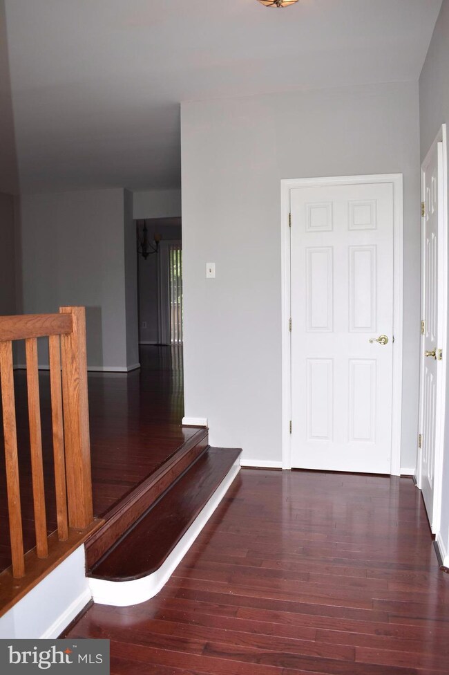 8960 Quail Run Dr, Perry Hall, MD 21128 - photo 2