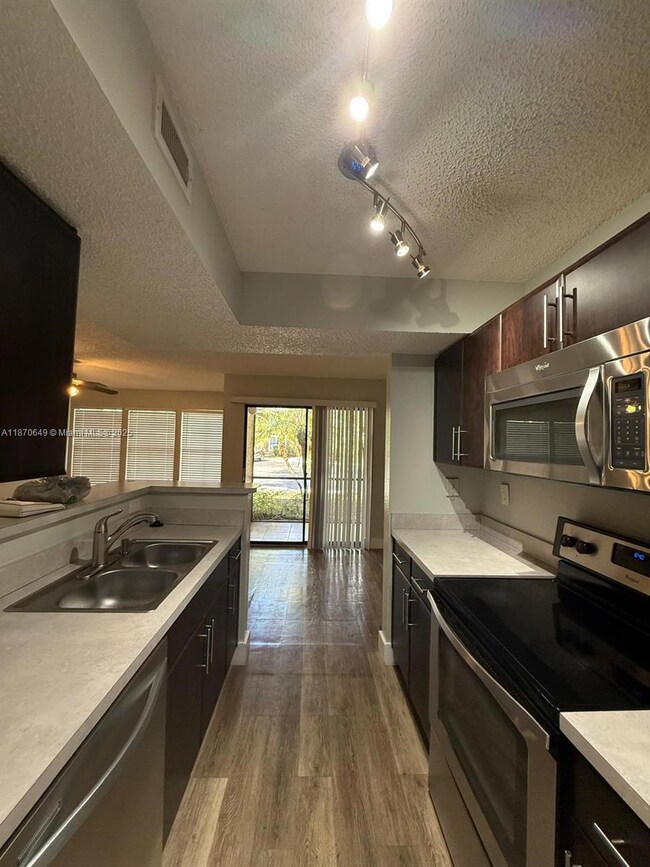 15600 SW 106th Ln unit 1007, Miami, FL 33196 - photo 4