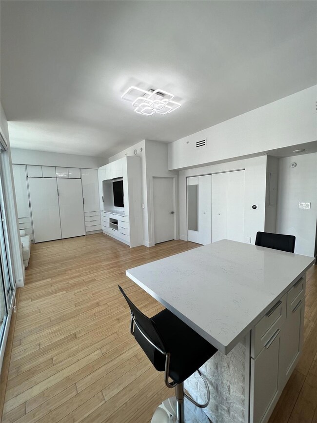 133 NE 2nd Ave unit 1610, Miami, FL 33132 - photo 6