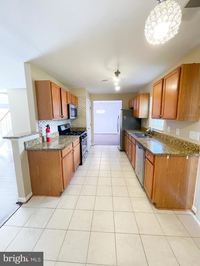 3278 Mountain Laurel Loop, Dumfries, VA 22026 - photo 4