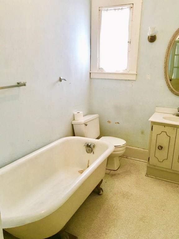 Clawfoot Tub in 2nd Floor Bathroom