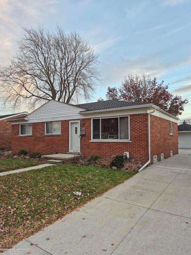 22016 Barton St, Saint Clair Shores, MI 48081 - photo 2