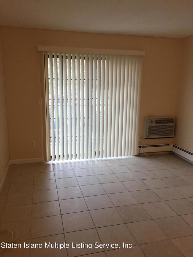 40 Donna Ct unit 4, Staten Island, NY 10314 - photo 3