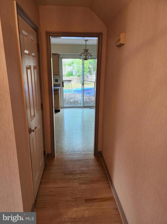 210 W Silver Fox Rd, Newark, DE 19702 - photo 5