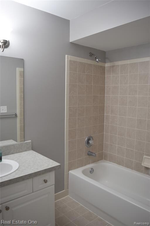 3609 Tremonte Cir N unit 309, Rochester, MI 48306 - photo 6