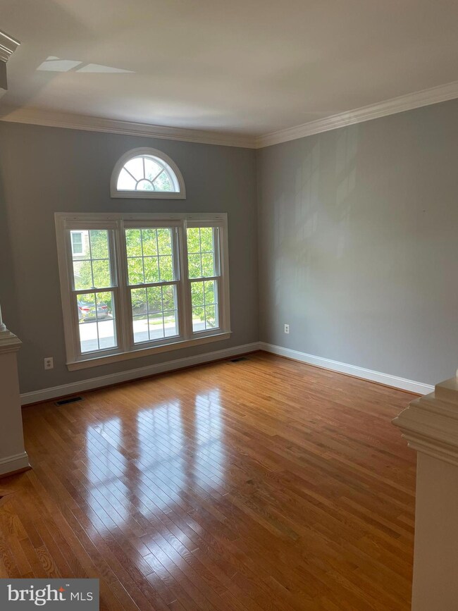 2186 Wolftrap Ct, Vienna, VA 22182 - photo 2