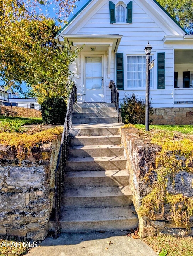 132 S Thomas St, Bedford, PA 15522 - photo 6