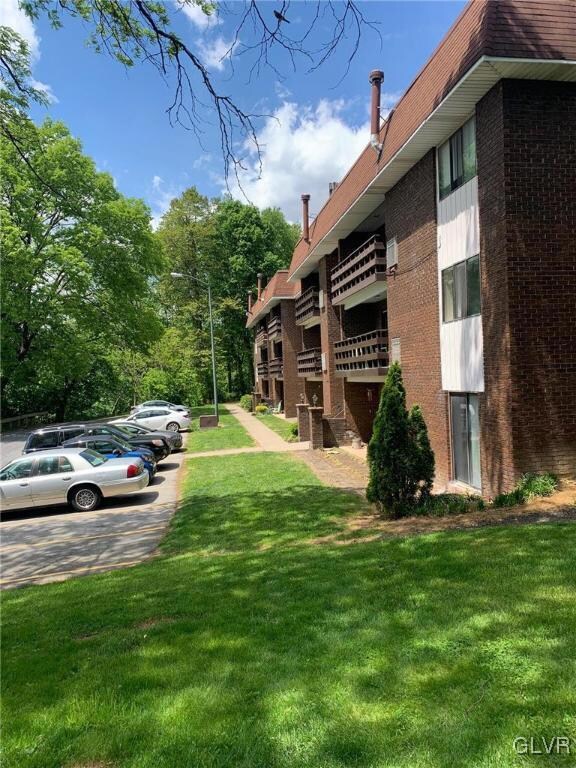 1590 Alta Dr unit 21, Whitehall, PA 18052 - photo 2