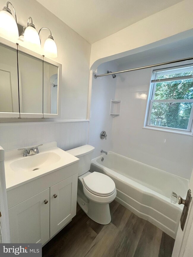 202 E County Line Rd unit 2, Hatboro, PA 19040 - photo 5