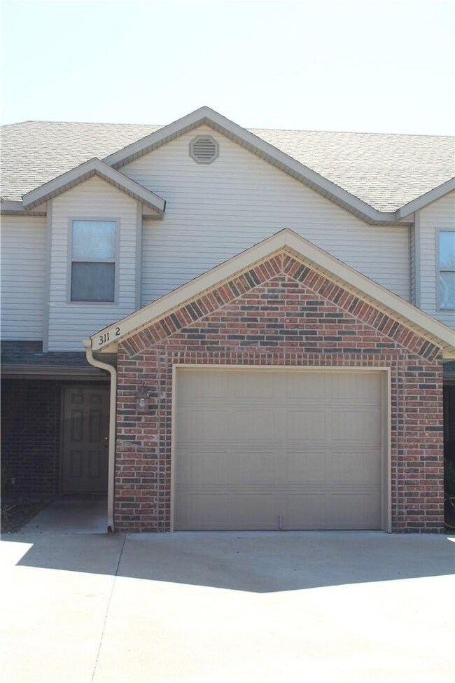 311 and 313 E Thurman St unit 1-5, Prairie Grove, AR 72753 - photo 2