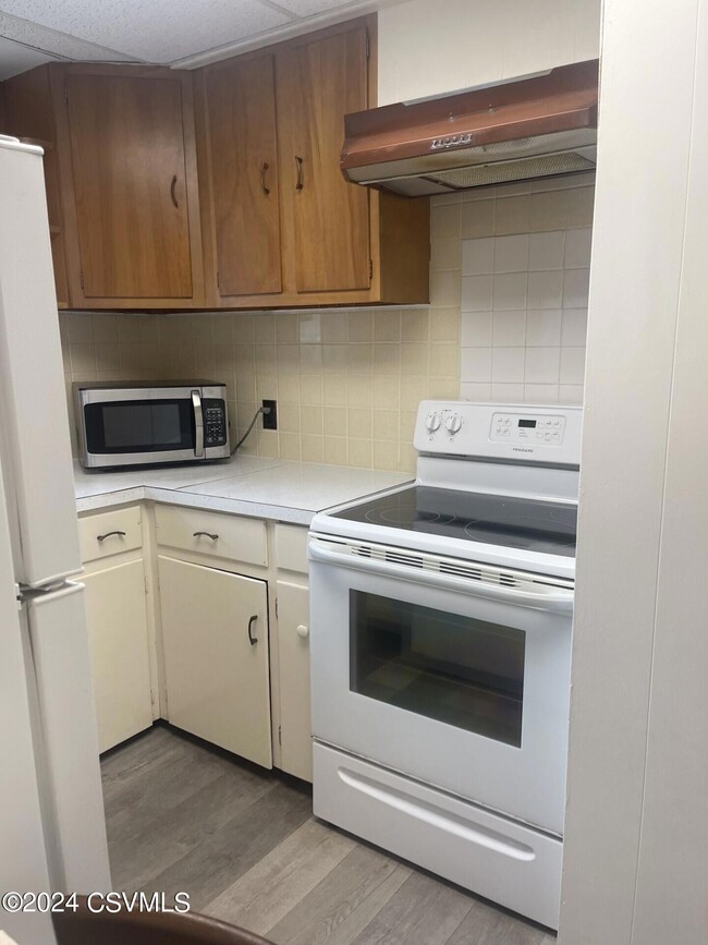 615 Broadway Apt 3 St, Milton, PA 17847 - photo 7