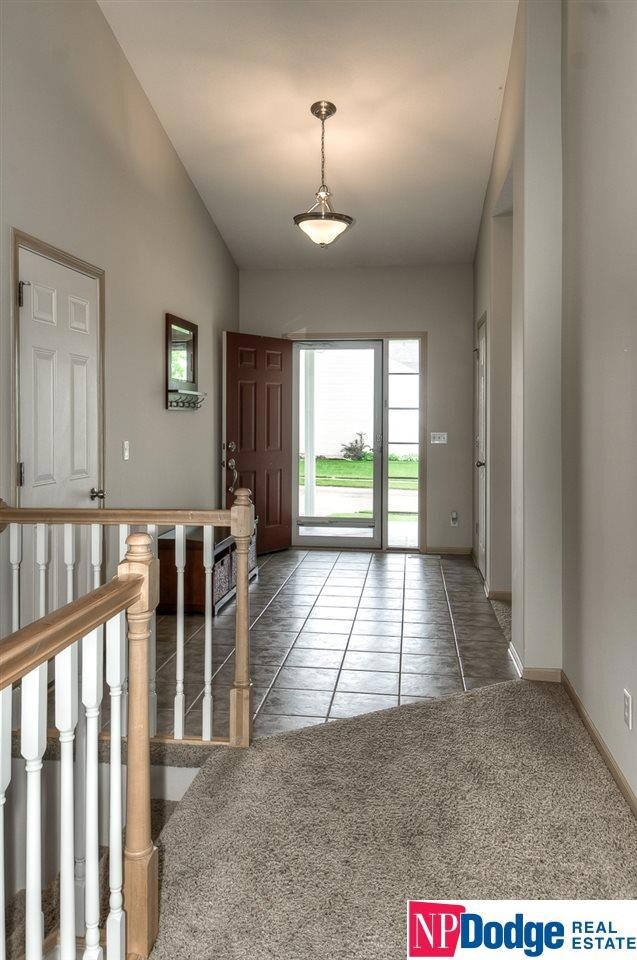 906 Summit Ridge Dr, Papillion, NE 68046 - photo 4