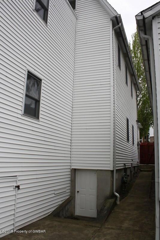 22 Loomis St, Wilkes Barre, PA 18702 - photo 3