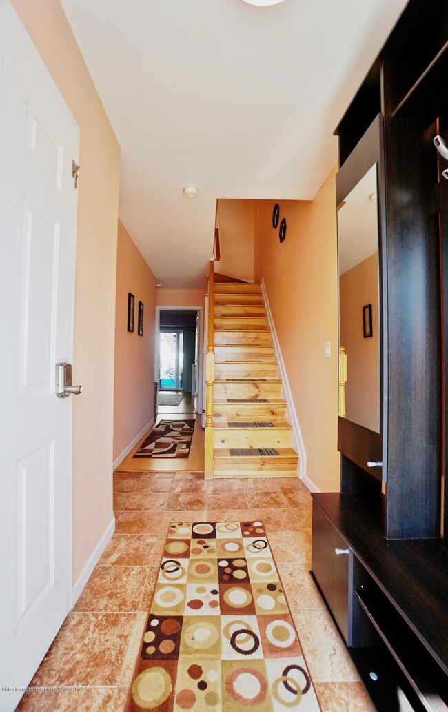 (2) FOYER