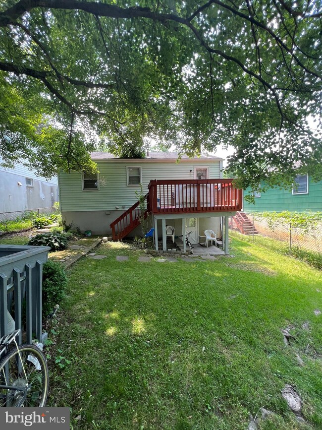 5718 Somerset Rd, Riverdale, MD 20737 - photo 3