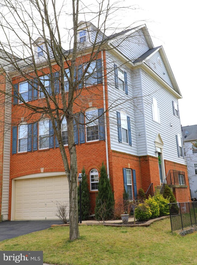 4962 Vail Ridge Ln, Fairfax, VA 22030 - photo 2