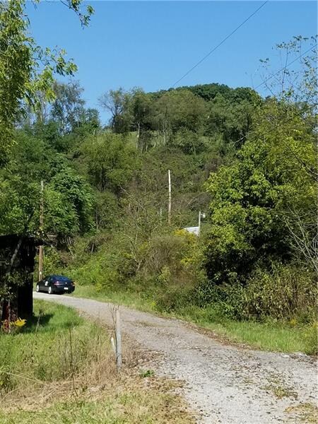 Driveway easement.  Lakes, 84 Lakes Restaurant & 8