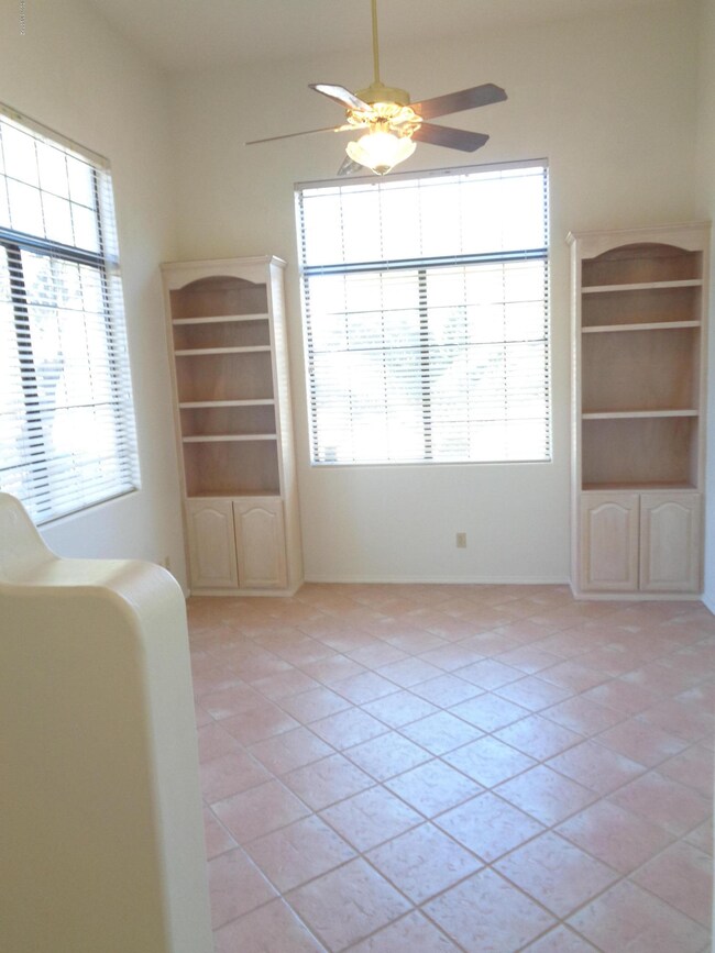 Formal dining or rec room