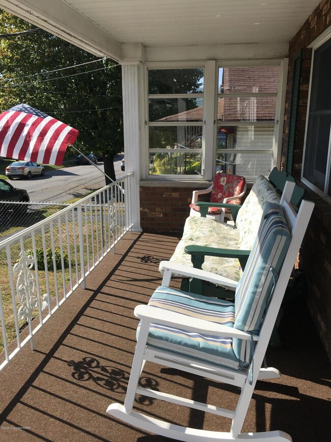 1320 Amherst St, Scranton, PA 18504 - photo 4