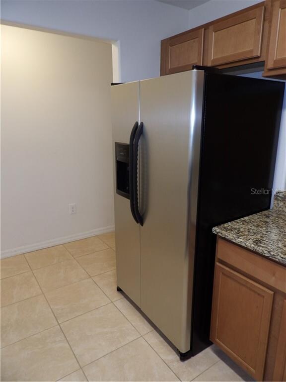 Large side by side refrigerator