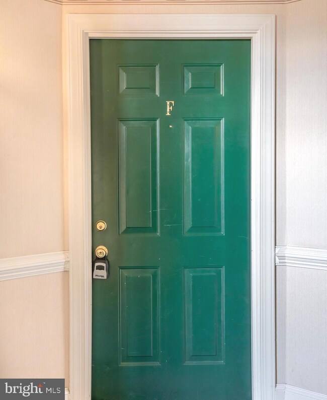 2406 Forest Edge Ct unit 202, Odenton, MD 21113 - photo 2