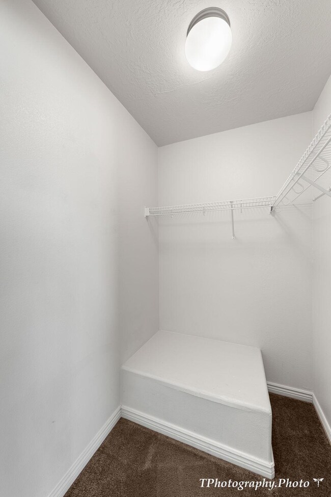 3-web-or-mls-2404 South 450 West-12