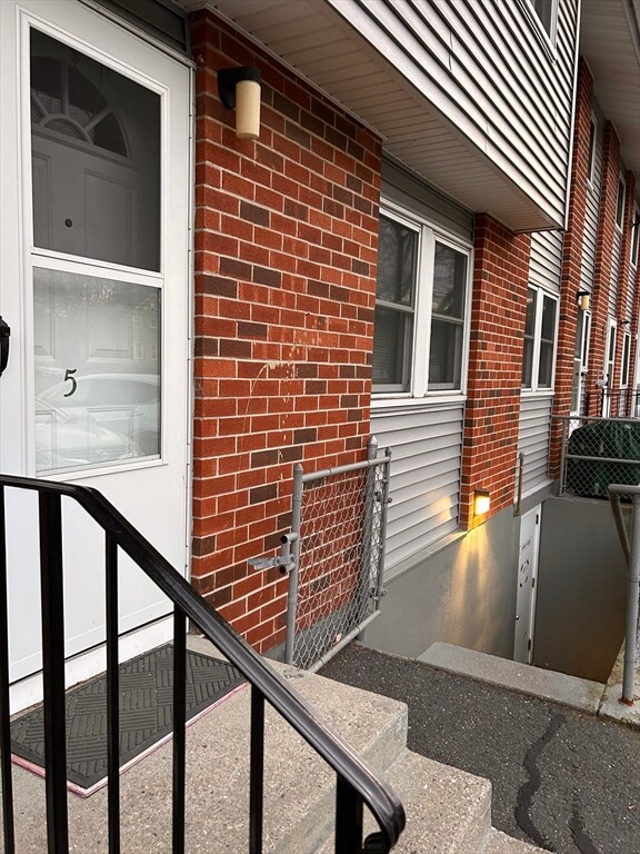 5 Manor Ct unit 5, Springfield, MA 01118 - photo 2