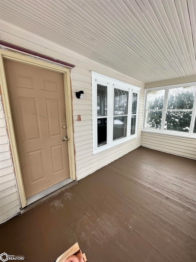 222 W Maple Ave, Ottumwa, IA 52501 - photo 2