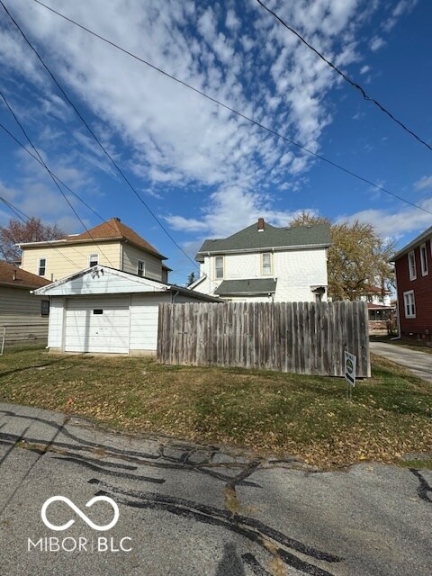 117 W Mechanic St, Shelbyville, IN 46176 - photo 4