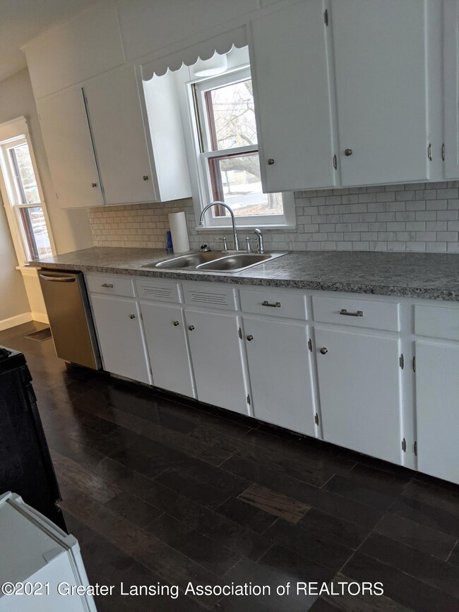 3237 Stabler St, Lansing, MI 48910 - photo 3