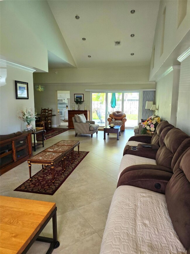 909 SE 13th Ct, Deerfield Beach, FL 33441 - photo 4