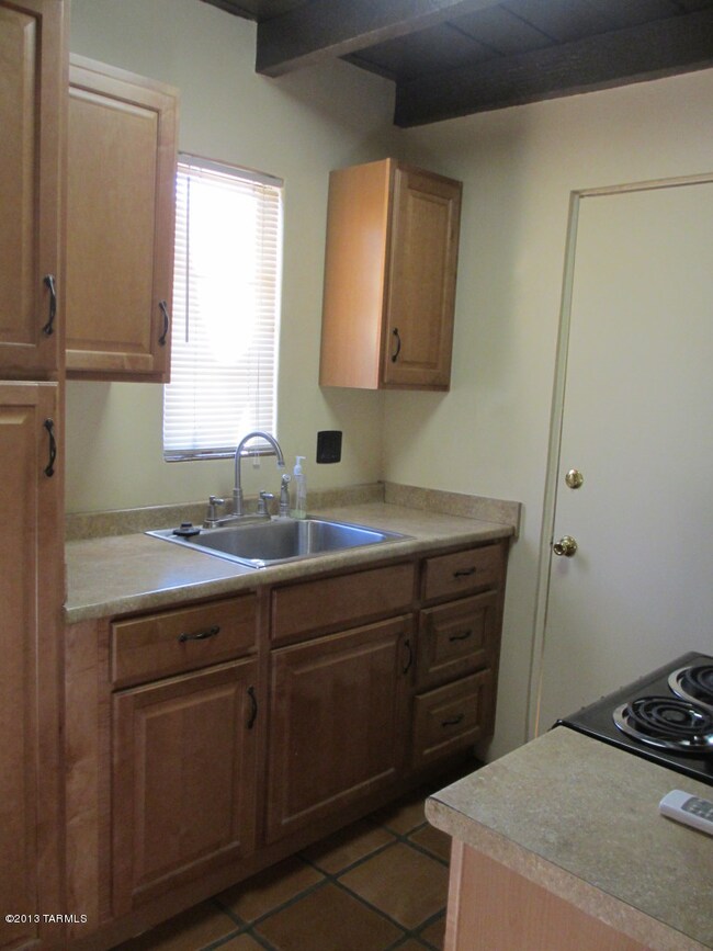 2119 N Treat Ave unit B, Tucson, AZ 85716 - photo 4