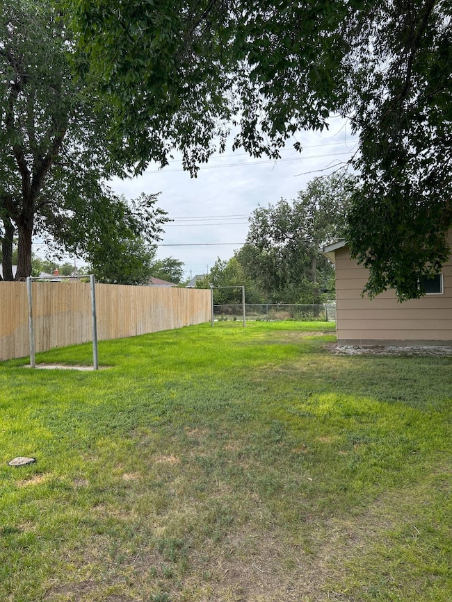 353 Beech St, Chadron, NE 69337 - photo 3