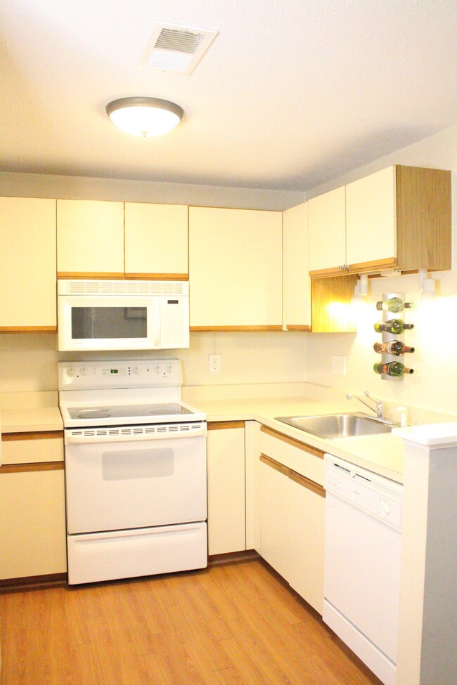 19 Holbrook St unit 9, Freeport, ME 04032 - photo 5