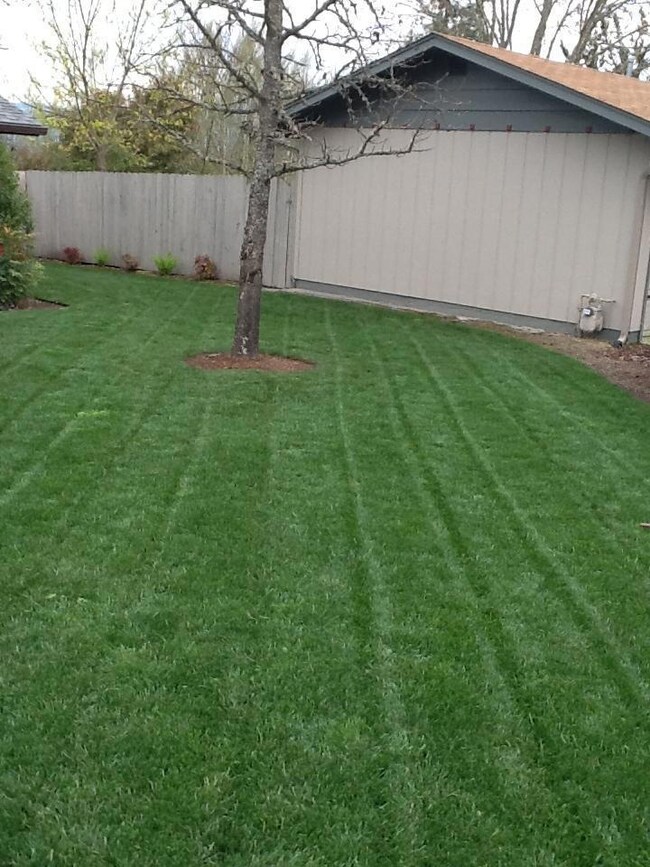 347 NW Pleasant View Dr unit A, Grants Pass, OR 97526 - photo 2