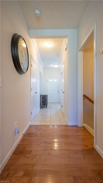 Foyer leading to the kitchen
