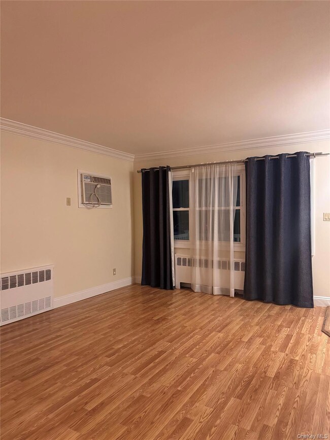 62 Warwick Rd unit Upper, Island Park, NY 11558 - photo 3