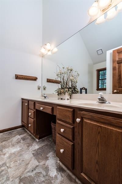 Double sinks in the master bath