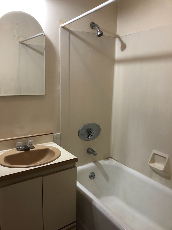 22 Summer Ave unit 1R, Waltham, MA 02452 - photo 4