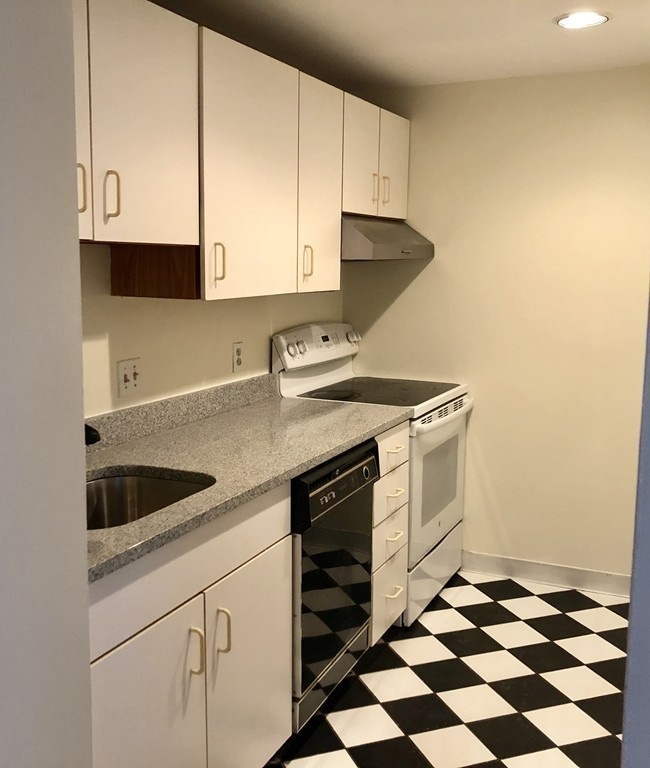 Whittemore Mills unit 420, Quincy, MA 02170 - photo 7