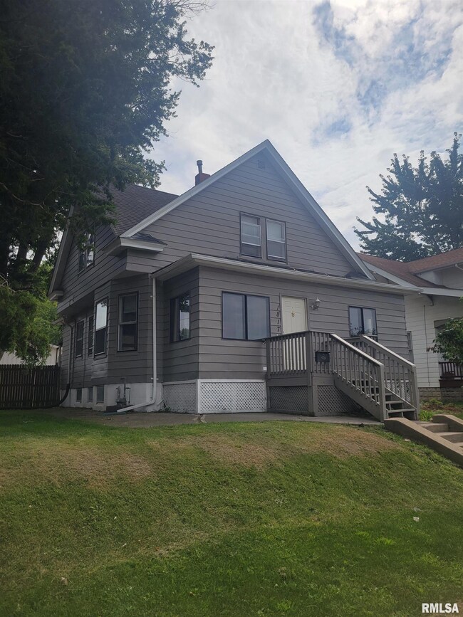 1817 W 17th St, Davenport, IA 52804 - photo 2