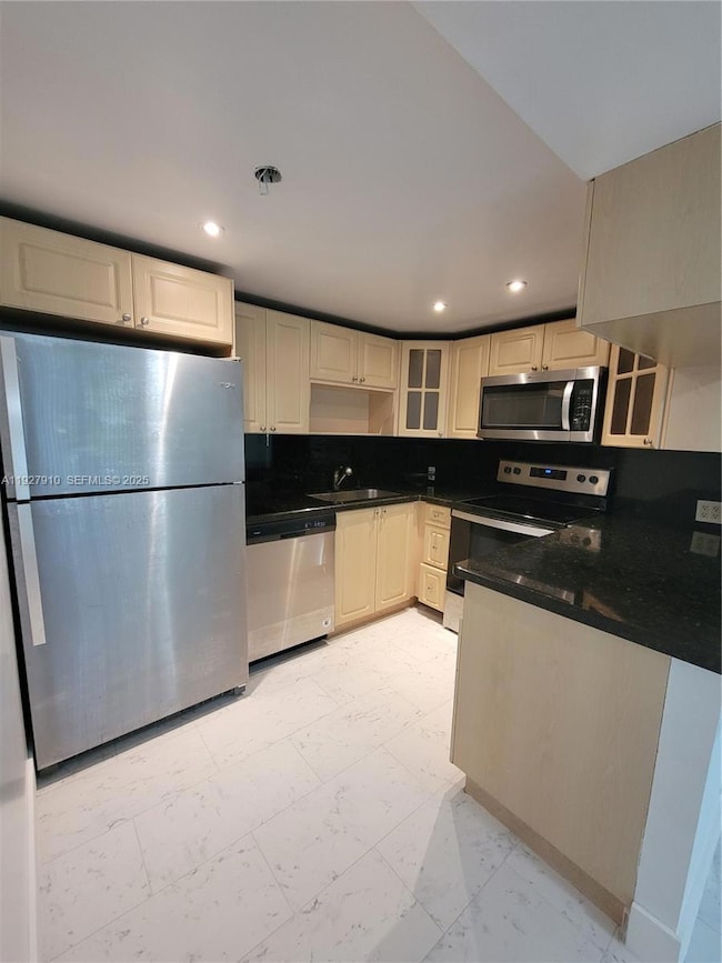 8290 Lake Dr unit 219, Doral, FL 33166 - photo 7