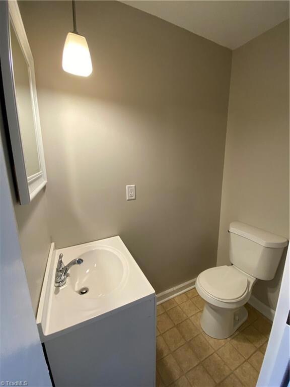 Lower level  bath