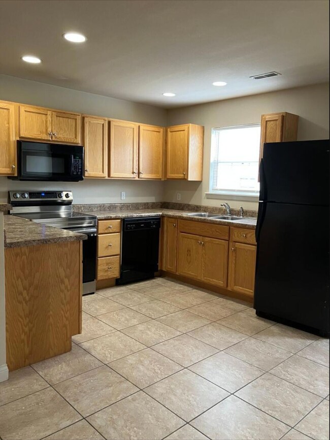 1403 Rolling Rock Dr, Columbia, MO 65201