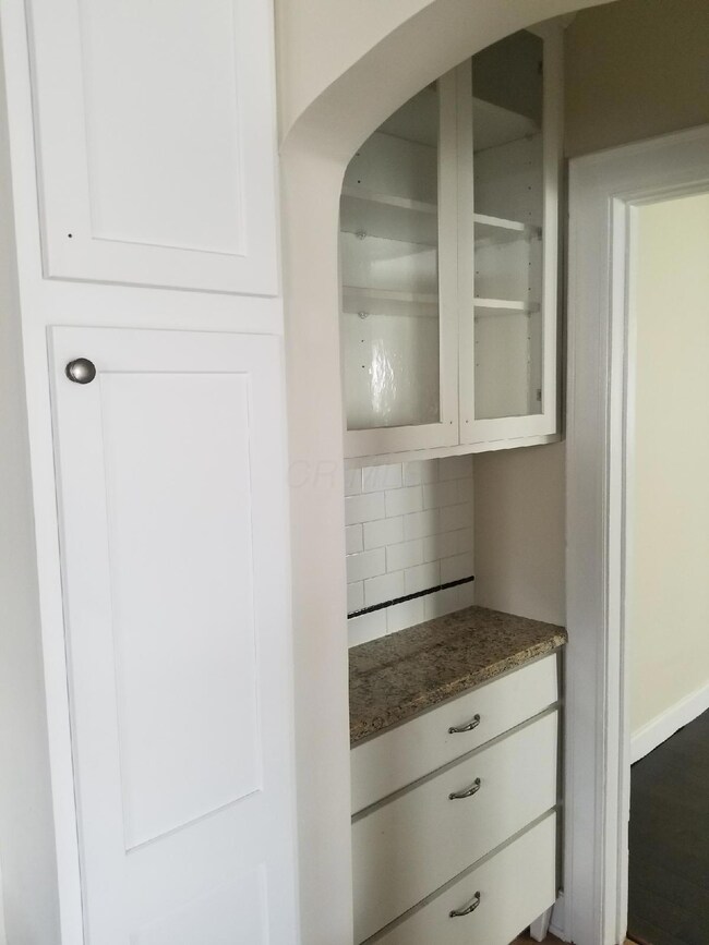 1015 w 2nd 3
